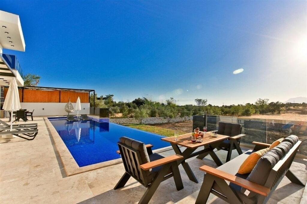 Villa Lycian-Kalkan 3 Bedroom-2 Jakuzzies-Sauna-Turkish Hamam-Huge Private Pool And Lovely Garden كاس المظهر الخارجي الصورة